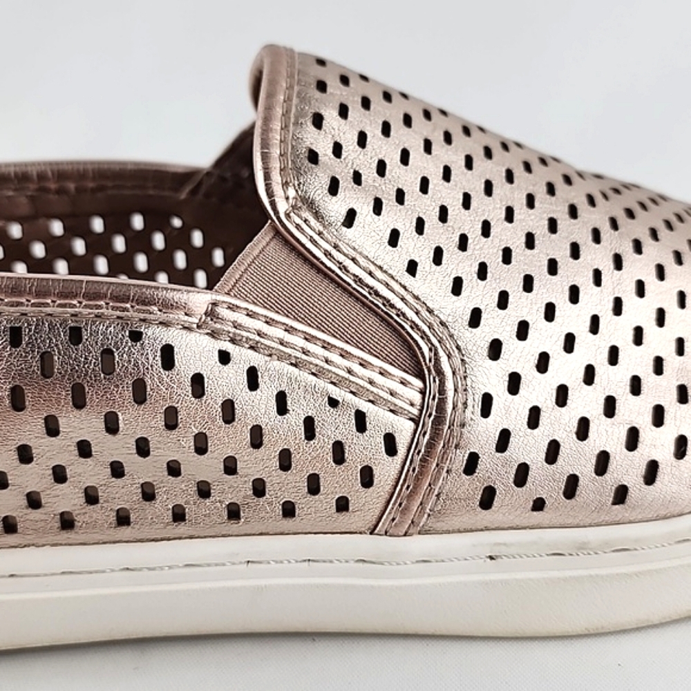 Steve Madden Women's Slip On Flat Shoes Perforated Rose Gold Size 9M - Picture 5 of 13